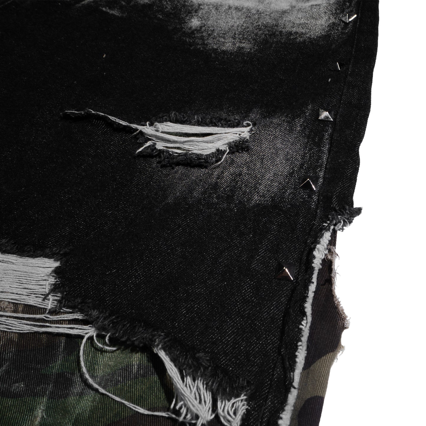 Thrashed Camo Jorts