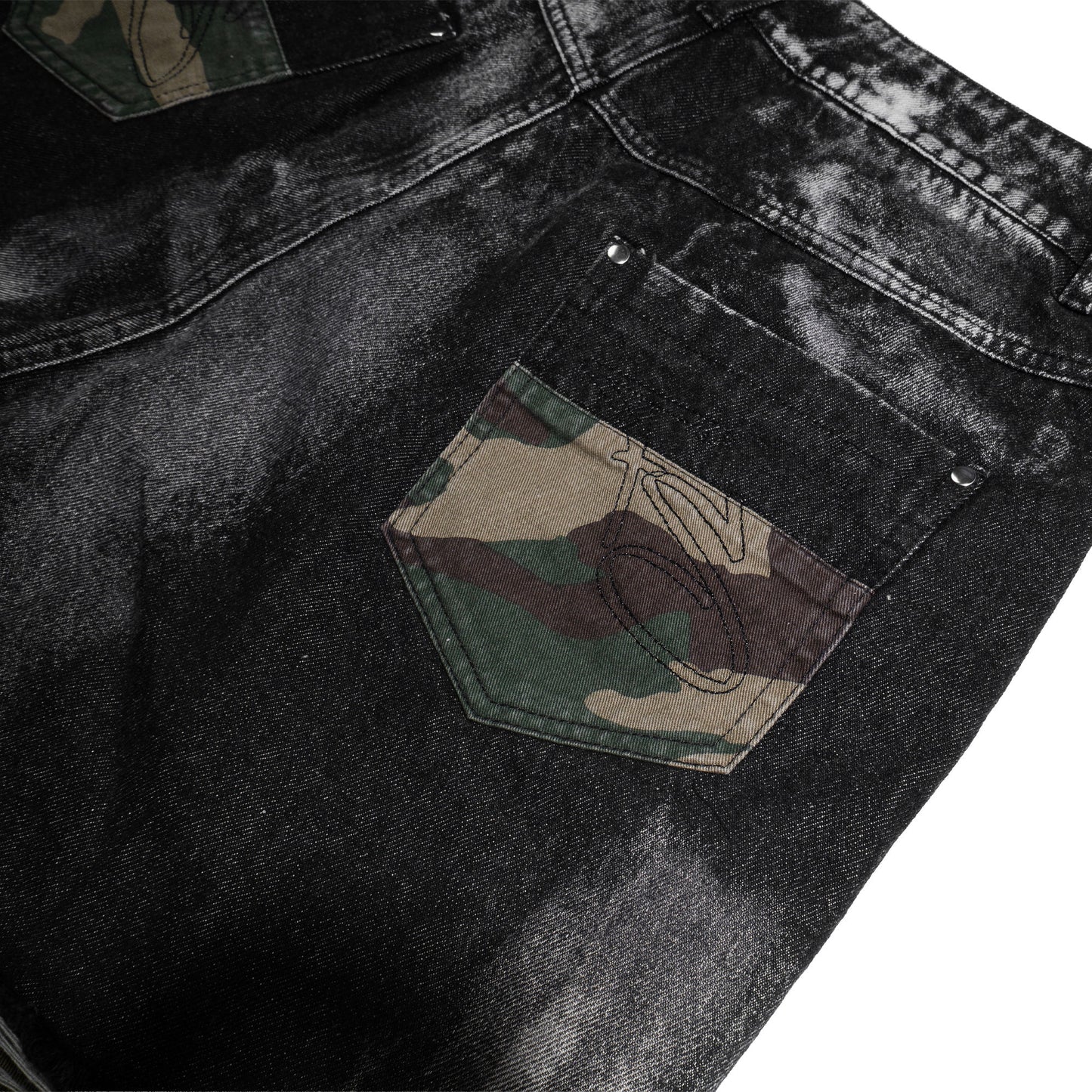 Thrashed Camo Jorts